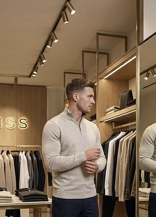 Чоловічий тонкий светр reiss бежевого кольору з коміром-стійкою на блискавці 1/4 зіп