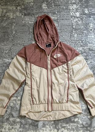 Жіноча вітровка nike