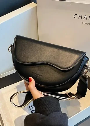 Сумка женская кросс-боди 🖤 асимметричная полукруглая с широким ремнем ✨ fashion 👜 экокожа черная | новая маленькая через плечо повседневная