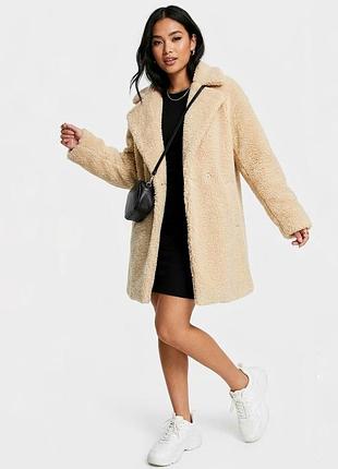 Бежевое пальто / шуба «тедди» bershka / eur m (оверсайз)