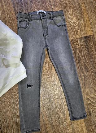 Джинси для дівчаток zara сірі рвані 4-5 років