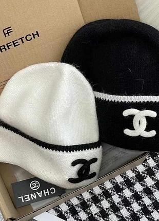 Шапка жіноча chanel біла та чорна з логотипом