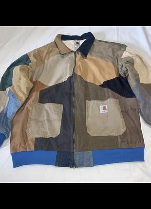 Вінтажна куртка carhartt у стилі печворк (patchwork), створена шляхом зшивання фрагментів оригінального одягу carhartt. розмір xl