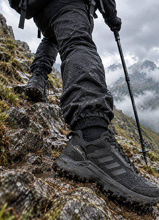 Топовые непромокаемые термокроссовки adidas terrex gore-tex black hp7395
