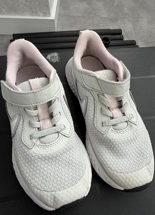 Кросівки для дівчинки nike сірі з рожевим
