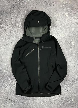 Женская технологичная мембранная куртка peak performance w heli softshell