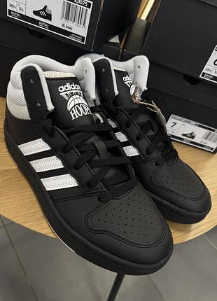 Кросівки для дітей adidas hoops mid classic j чорно-білі