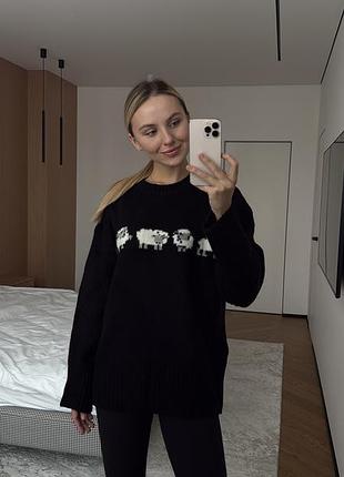 Чорний светр з овечками 🐑