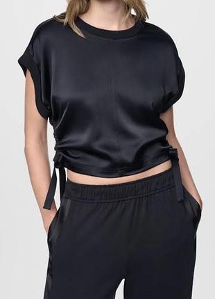 Укорочена блуза жіноча dkny jeans ruched side satin top чорна