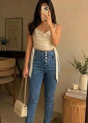 Джинсы женские зауженные синие варенки 👖 ефект бруду ласточка 🌟 висока посадка гудзики 👖 размер 30 (l-хл) 🛍️ стильные скинни с резинкой джинсы