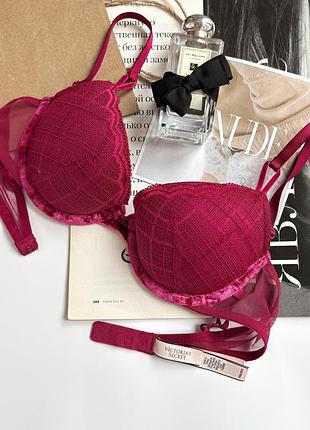 Вишуканий бюстгальтер з оксамитовою обробкою від бренду victoria's secret модель  sexy tee,