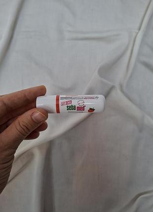 Полуничний бальзам з spf 30 seba med