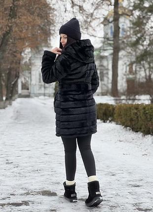 Шуба жіноча чорна середня з капюшоном