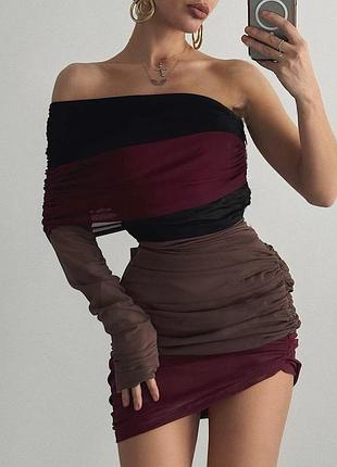 Розпродаж сукня prettylittlething  plt label  бандажна з сітчастими вставками та драпіруванням