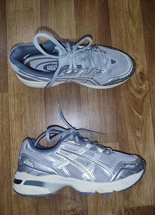 Женские кроссовки asics р.37