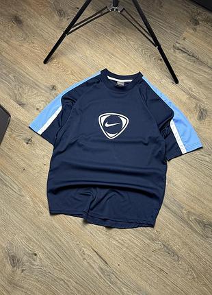 Vintage nike футболка з великим логотипом / s size