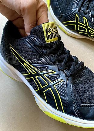 Кросівки для хлопчика asics upcourt 3 розмір 37 устілка 23 см волейбол бадмінтон текстильні дихаючі чорні eva
