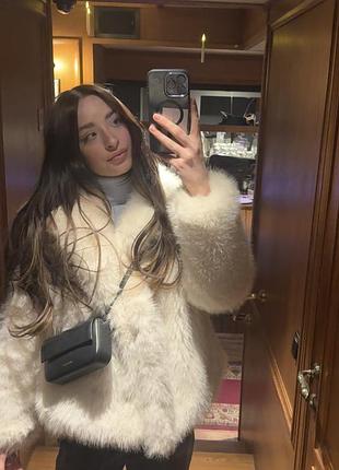 Шуба жіноча zara біла зі штучного хутра