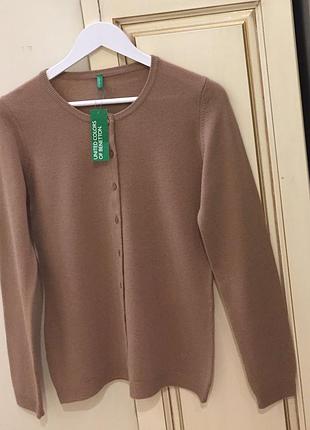 Новий.кардиган з вовни benetton 100% wool signature logo crew cardigan beige