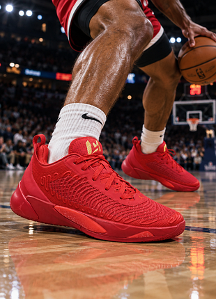 Топові баскетбольні кросівки jordan 1 luka red dn1772-676