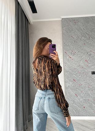 Коричнева блуза в принт 5