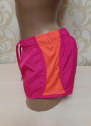 Короткие яркие спортивные шорты crivit sport