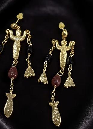 Дизайнерские длинные серьги с фигурками в этно стиле