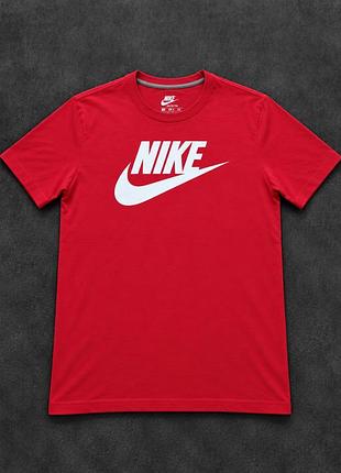 Футболка nike sportswear slim fit красная l