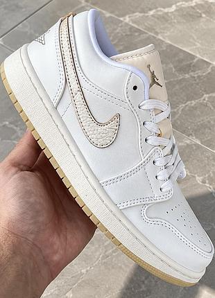 Жіночі кросівки jordan low