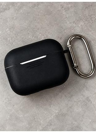 Силиконовый чехол с карабином для airpods 4 черный