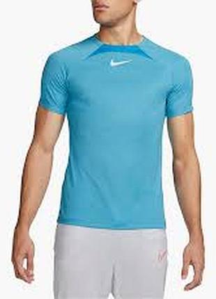 Чоловіча спортивна футболка nike. розмір вказано м.