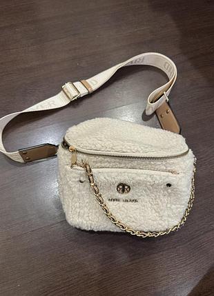 Крос-боді для жінок river island молочна, з штучного хутра