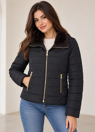 Жіноча утеплена куртка chicorée outdoorwear s — чорна стьобана куртка з хутряним коміром