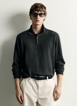 Zara шерстяний поло светр, має вільний крій та дуже приємний матеріал до тіла.