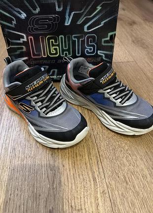 Кросівки для хлопчика skechers з підсвіткою, сірі з синім та помаранчевим, довжина устілки 21,5 см