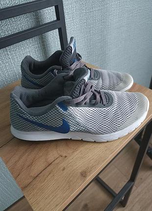 Кросівки nike, сірі, розмір 41, на 26 см, дуже гарний стан