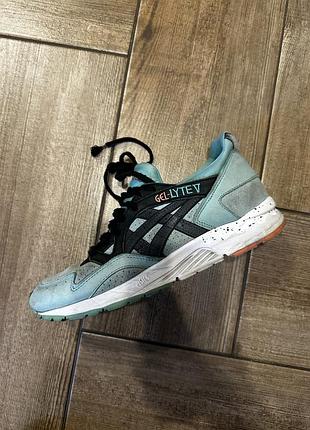 Кросівки asics