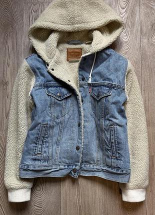 Куртка жіноча levi's джинсова з капюшоном та хутром