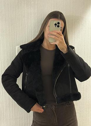 Жіноча дублянка stradivarius чорна