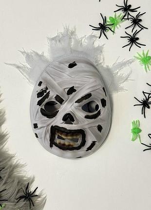 Маска мумії на halloween