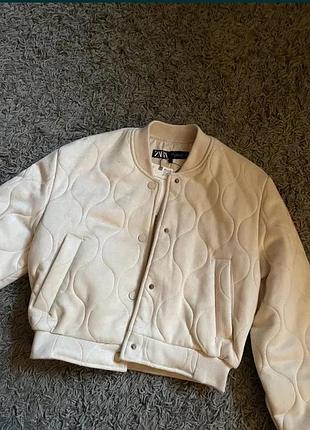 Утеплений бомбер zara