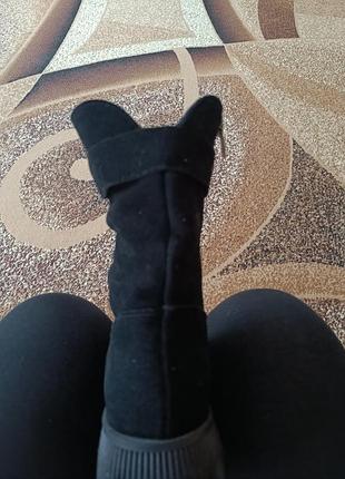 Замша. натуральна.  зима. в ідеальному. стані.і нові. ,на нозі. гарно виглядають.договор.додаткові  фото зроблю