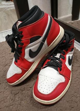 Кросівки підліткові nike jordan червоно-білі, розмір 37