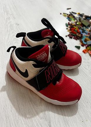 Кросівки для дітей nike team hustle d8, червоні, розмір 31, натуральна шкіра