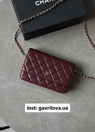 Сумочка caviar quilted wallet on chain woc burgundy/gold😌