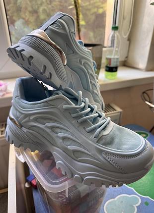 Женские кроссовки 40-41р. 26см