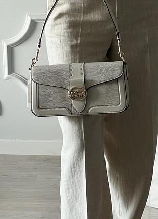 Сумка coach georgie shoulder bag кремова 4