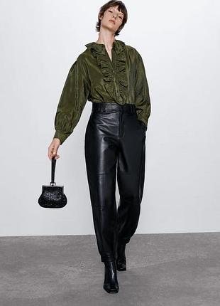 Трендова оливкова блуза рубашка з рюшами обдмні рукави zara