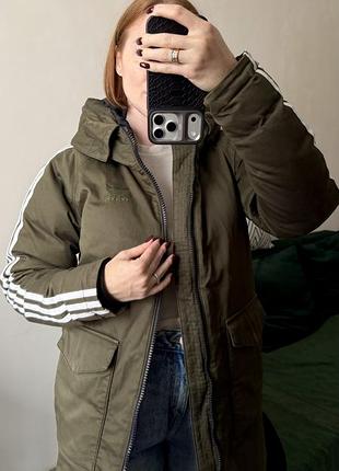 Жіночий пуховик adidas парка хакі