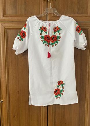 Вишиванка для дівчинки, біла з червоною вишивкою